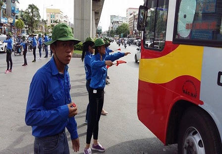 Mồ hôi rơi của những người ẩn mặt